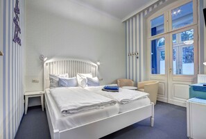 1 bedroom, travel cot, WiFi, bed sheets - Small double room/single room, 19 sqm - Hotel Villa Seeschlößchen 3*** (Heringsdorf)