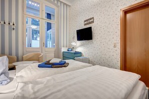 1 bedroom, travel cot, WiFi, bed sheets