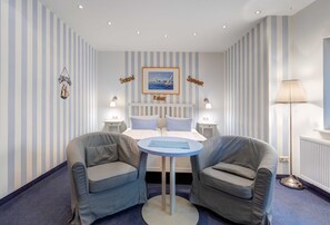 Interior - Großes Doppelzimmer, Erdgeschoß mit Terrasse - Hotel Villa Seeschlößchen 3 (Heringsdorf)