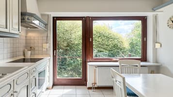 Kühlschrank, Mikrowelle, Ofen, Geschirrspüler