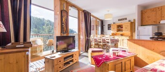 Superbe appartement 4/6 pers, plein sud,  Ski au pieds.  Balcon vue sur  pistes