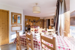 Dining - Superb Apartment 4-6 Pers, Full South, Ski, Balcony overlooking the slopes (MONTCHAVIN)