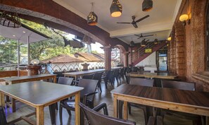 Restaurant - Treebo Trip Lazy Holidays (Arpora)