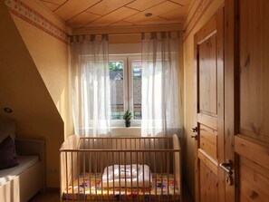 2 slaapkamers, reisbedje, wifi, beddengoed
