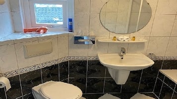 Combined shower/tub, hair dryer, towels, soap