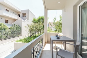 Comfort Studio (4) | Terrace/patio - Rhoe Seaside Apartments (Chania)