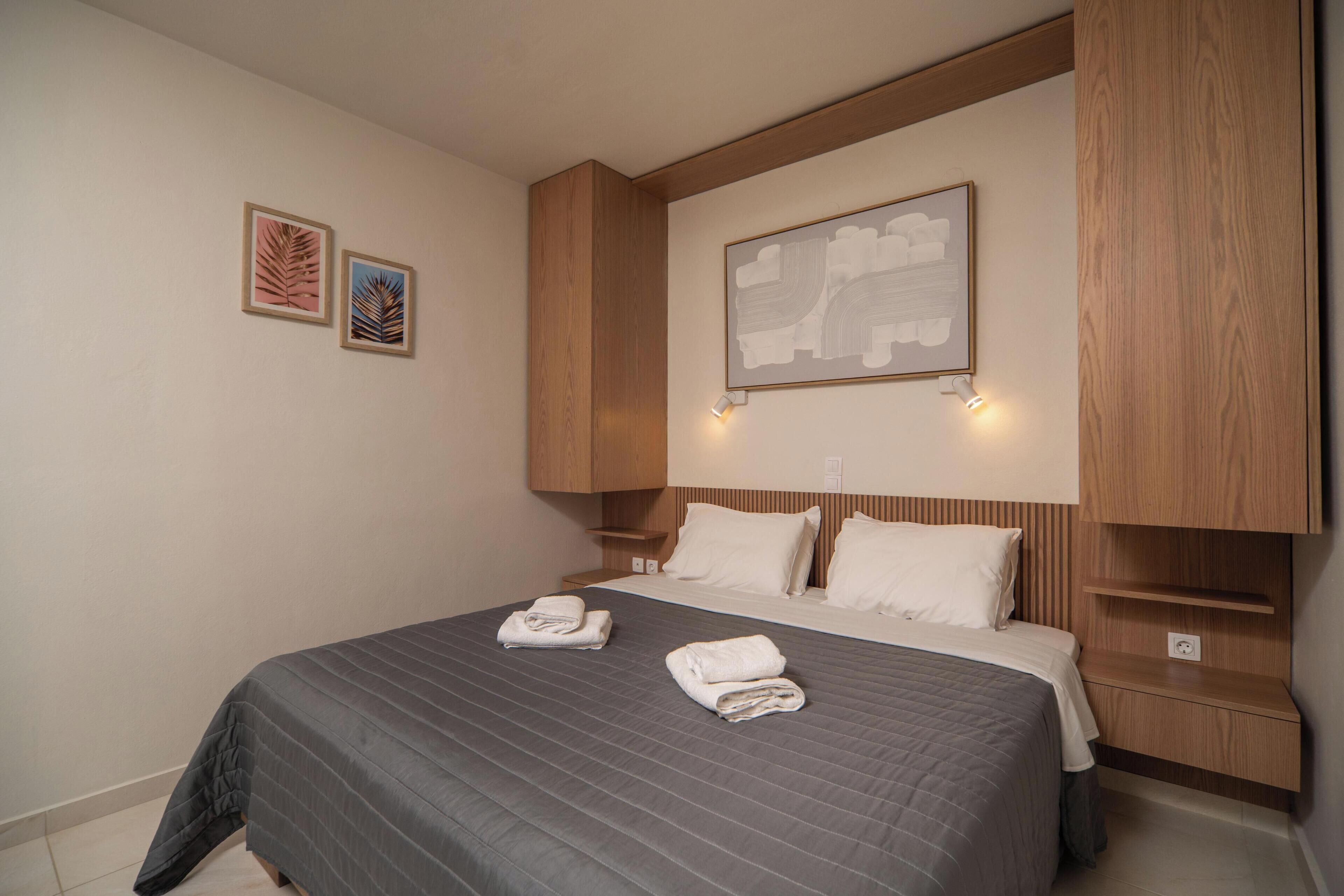 Family Apartment (5) | In-room safe, laptop workspace, soundproofing, iron/ironing board