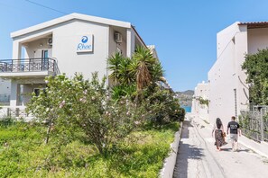Front of property - Rhoe Seaside Apartments  (Chania)