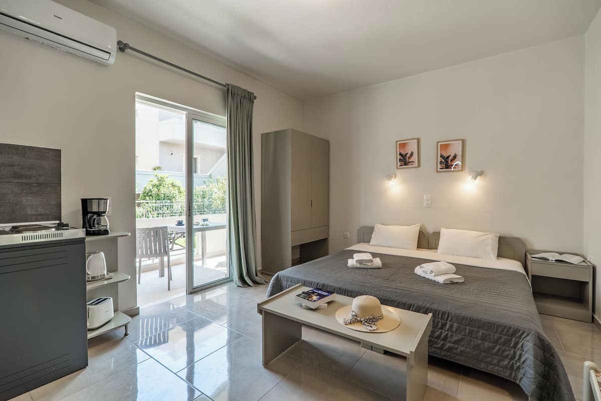 Comfort Studio (4) | 1 bedroom, in-room safe, laptop workspace, soundproofing