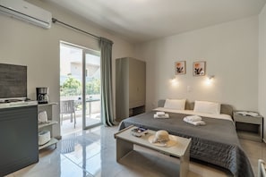 Comfort Studio (4) | In-room safe, laptop workspace, soundproofing, iron/ironing board - Rhoe Seaside Apartments (Chania)