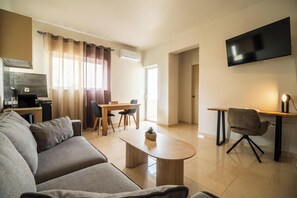 Living area - Rhoe Seaside Apartments  (Chania)