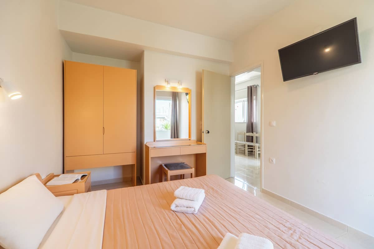 Comfort Apartment (2) | 1 bedroom, in-room safe, laptop workspace, soundproofing