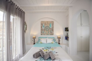 6 bedrooms, in-room safe, iron/ironing board, free WiFi