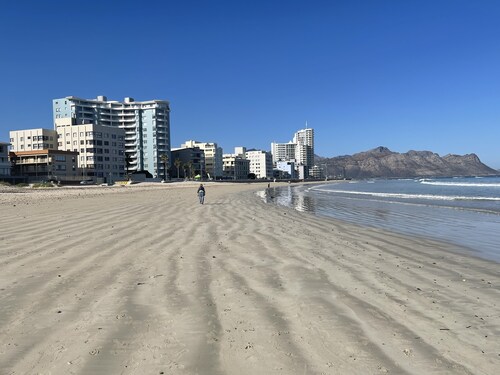 Jackie’s modern secure 3 bedroomed beach front property