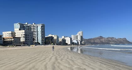 Jackie’s modern secure 3 bedroomed beach front property