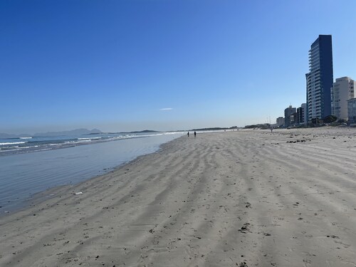 Jackie’s modern secure 3 bedroomed beach front property