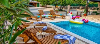 Vintage Winehouse Backov