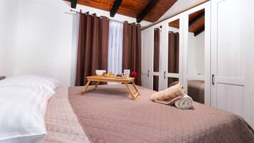 Traditional House, 3 Bedrooms, Private Pool, Garden View
