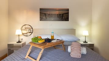 Maison Traditionnelle, 3 chambres, piscine privée, vue jardin | 3 chambres, décoration personnalisée, ameublement personnalisé