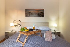 Maison Traditionnelle, 3 chambres, piscine privée, vue jardin | 3 chambres, décoration personnalis ée, ameublement personnalisé