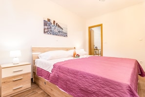 Traditional House, 3 Bedrooms, Private Pool, Garden View - Vintage Winehouse Backov (Pakostane)