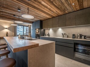 Refrigerador y lavavajillas 