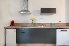 Fridge, microwave, dishwasher, coffee/tea maker