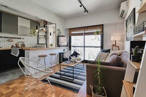 Televisión, oficina