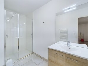 Shower - Sea and beach view, flat for 4 (Pléneuf-Val-André)