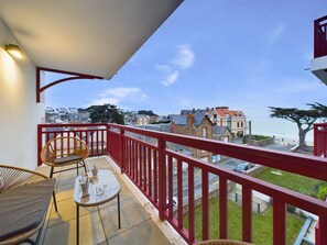 Property grounds - Sea and beach view, flat for 4 (Pléneuf-Val-André)