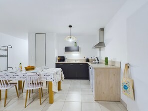 Dining - Sea and beach view, flat for 4 (Pléneuf-Val-André)