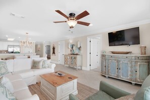 TV - ☀Beachfront~Pool and Hot Tub~Beach SVC~3BR Crystal Dunes 304 (Destin)