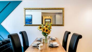 Deluxe Apartment | In-room dining