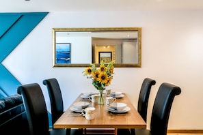 Deluxe Apartment | In-room dining