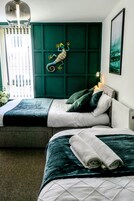 Deluxe Apartment | 2 bedrooms, individually decorated, individually furnished