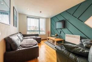 Apartamento luxo | Área de estar | TV de tela plana 32 polegadas com canais digitais, TV