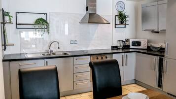 Deluxe Apartment | Private kitchen