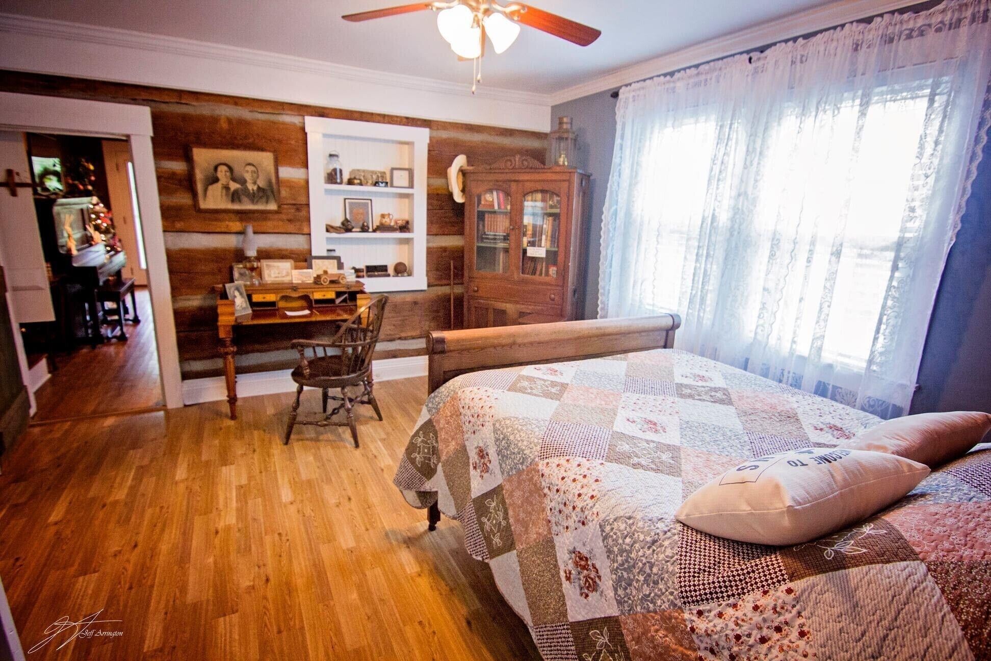 4 bedrooms, in-room safe, desk, iron/ironing board