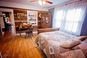 4 bedrooms, in-room safe, desk, iron/ironing board