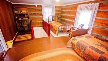 4 bedrooms, in-room safe, desk, iron/ironing board