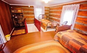 4 bedrooms, in-room safe, desk, iron/ironing board