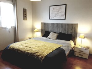 3 Schlafzimmer, Schreibtisch, Bügeleisen/Bügelbrett, kostenloses WLAN