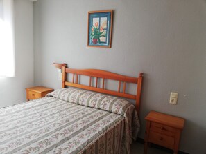 2 slaapkamers, een strijkplank/strijkijzer, gratis wifi, beddengoed