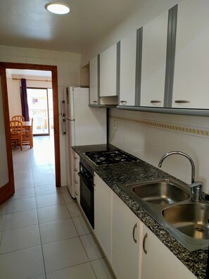 Fridge, microwave, oven, coffee/tea maker