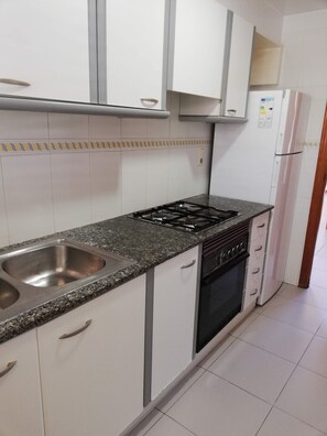Fridge, microwave, oven, coffee/tea maker