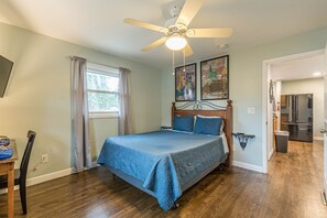 2 bedrooms, desk, iron/ironing board, free WiFi