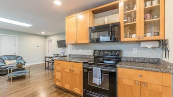 Frigorífic, microones, forn i placa de cuina