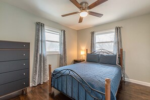 4 camere, una scrivania, ferro/asse da stiro, Wi-Fi gratuito