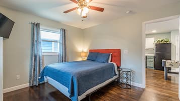 4 bedrooms, desk, iron/ironing board, free WiFi