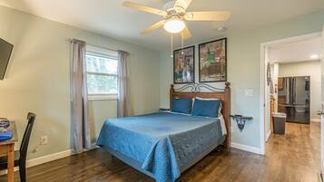 4 bedrooms, desk, iron/ironing board, free WiFi